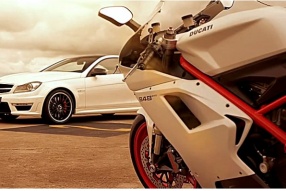 Mercedes C63 AMG Coupe and the Ducati 848 Evo 杜卡迪與平治再度聯手合作