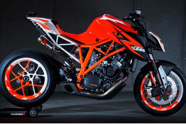 KTM Super Duke 1290 R－超級公爵展示全新V2引擎