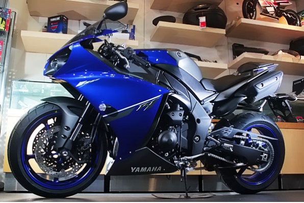 2013 Yamaha YZF-R1 全新「賽藍」拉花抵港