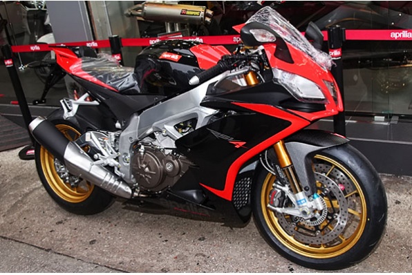 2013 Aprilia RSV4 Factory APRC ABS 新車抵港+開箱