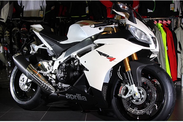 2013 Aprilia RSV4 R APRC ABS -新車抵港