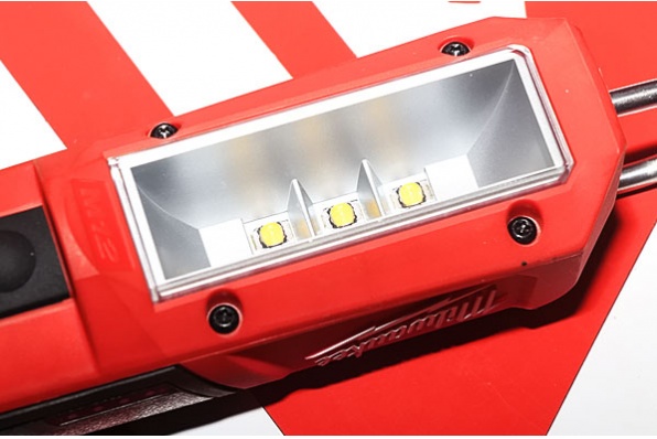 Milwaukee M12 LED手電筒－使用方便不刺眼