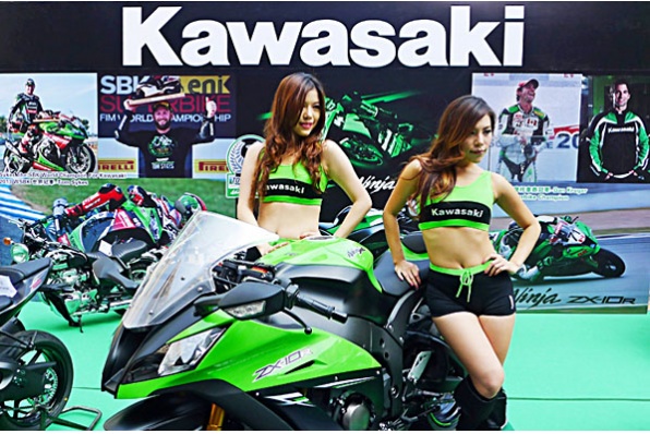 Kawasaki新車展覽與加拿大著名車手Dan Kruger簽名會－2013香港電單車節