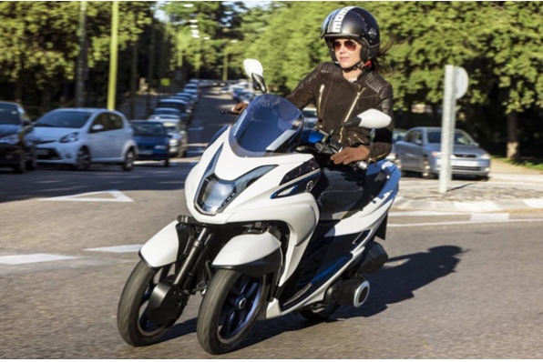 YAMAHA Tricity-媲美125體積的三輪車