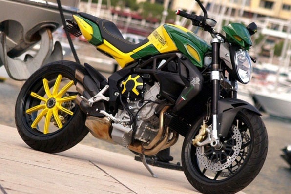 2014 MV Agusta Brutale 800 Virginio Ferrari-著名車手拉花