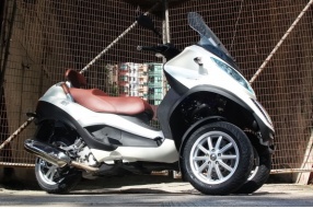 2014 Piaggio MP3 300 & 500 LT BUSINESS－聯動剎車版珍珠白色登場