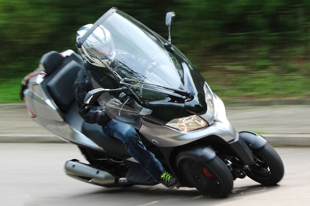 新車試駕ADIVA AD3-「開蓬」三輪綿羊