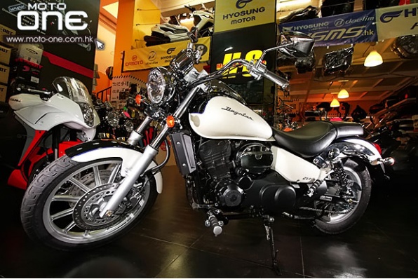 2014 Daelim Daystar VL 250 FI 低座位舒適巡航車抵港