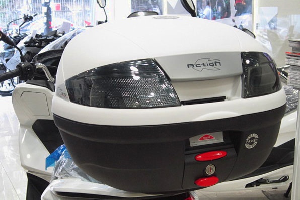 全新PCX150加裝KAPPA K35尾箱~