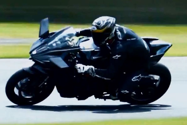 KAWASAKI NINJA H2R賽道版試車影像～
