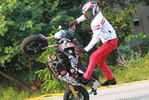 日本著名電單車花式特技人-安倍 優,出席電單車展