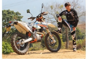 2015 KTM 500 EXC SIX DAYS－山洪暴發的扭力