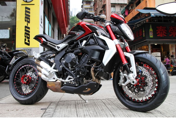 媲美藝術品的MV AGUSTA BRUTALE DRAGSTER 800RR - 新色抵港