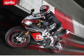 了解 2015 APRILIA RSV4 RR、RR RACE PACK、RF - 三個版本有何分別