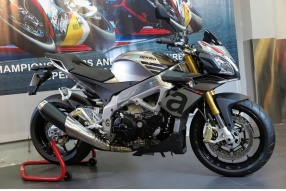 2015 APRILIA TUONO V4 1100 RR - 超跑性能「佳車」抵港