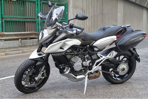 2015 MV Agusta Stradale 800 三缸旅行車新色抵港