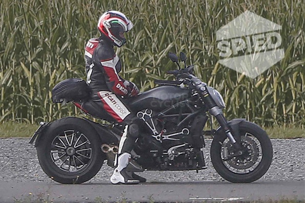新款DUCATI DIAVEL│改用皮帶傳動