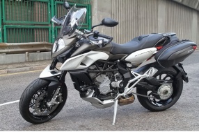 2015 MV Agusta Stradale 800 三缸旅行車新色抵港