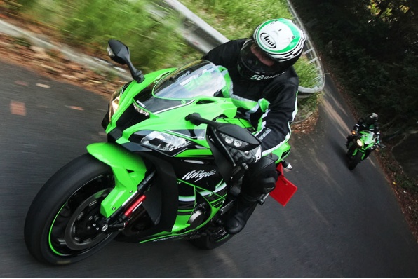 2016 KAWASAKI ZX-10R VS 2013 ZX-10R-新車轉向性能大躍升