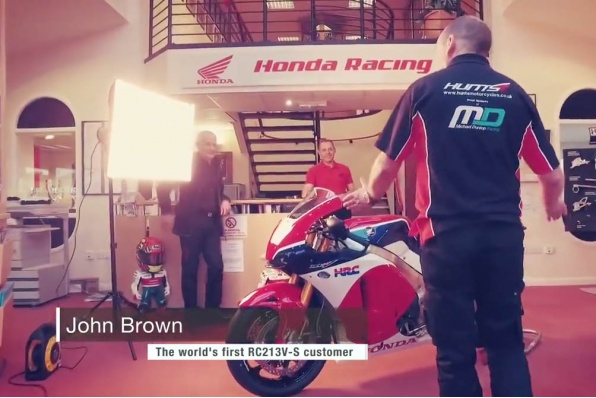 全球第一台HONDA RC213V-S交給客戶