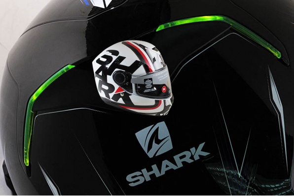 2016 SHARK SKWAL│本年度又一新作│3組LED螢光綠燈光