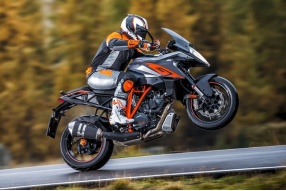 2016 KTM 1290 SUPER DUKE GT-173hp馬力長途旅行NK車