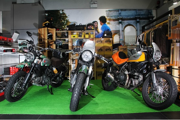 DUCATI SCRAMBLER 改裝示範│金屬味濃、大黃蜂的尾巴及越野迷彩的個性