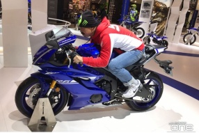 2017 YAMAHA YZF-R6賽道版與原裝車(2016米蘭車展花絮)