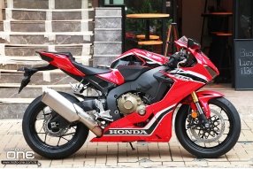 2017 HONDA CBR1000RR熾熱的紅色火刃標準版抵港