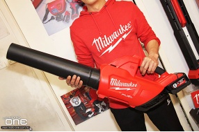 MILWAUKEE M18CBL無炭刷高速吹風機 - 清理場地、洗車吹乾、吹落葉