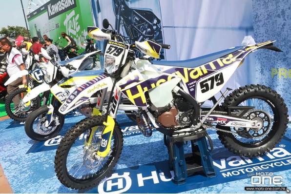 Husqvarna 2018 TE300i改│美輪美奐的鈦合金排氣鼓│可愛女孩及小鮮肉男模出場│2017香港電單車節