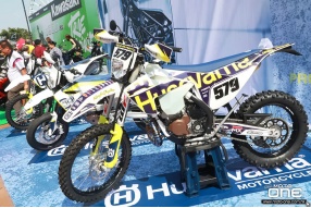 Husqvarna 2018 TE300i改│美輪美奐的鈦合金排氣鼓│可愛女孩及小鮮肉男模出場│2017香港電單車節