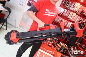 MILWAUKEE M18HSAL-0 18伏恃可調高度多角度手提/座地燈│最可達2.15米的新一代工程大燈