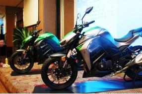 「老翻」KAWASAKI Z1000新車發佈