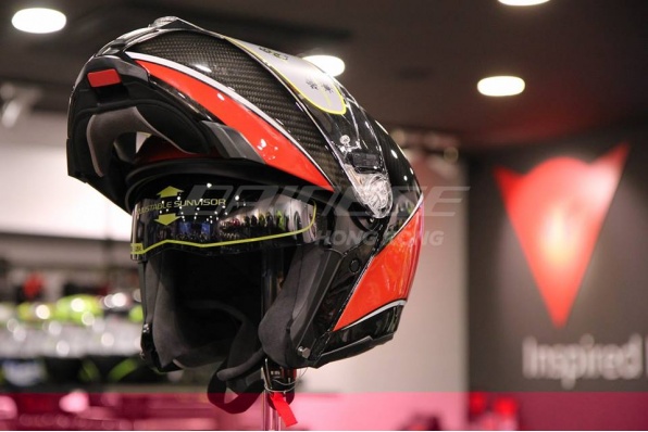 AGV 2018最新全碳纖揭面盔【SPORTMODULAR】現已抵港!