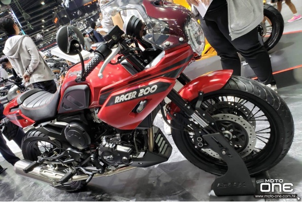2019 GPX Gentleman Racer 200 - 披著復古 Cafe Racer「豬頭」的紳士
