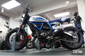 2019 Ducati Scrambler Cafe Racer -新裝備、冰銀復古Ducati經典125 GP Desmo拉花登場