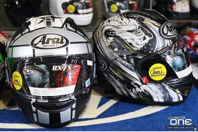 ARAI RX-7X KIYONARI 清成龍一 & MAVERICK GP3 維那勒斯專業車手拉花賽車頭盔