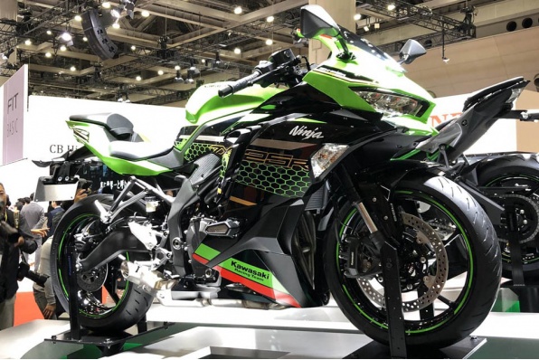 Kawasaki Ninja ZX-25R-重新啟動高轉入門大包圍年代