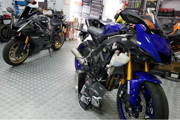 YZF-R6 藍與黑進補輕改- 銀星