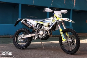 2021 Husqvarna FE350 Rockstar Edition 廠隊拉花特別版抵港