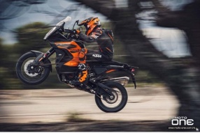 2021 KTM 1290 Super Adventure S—大幅超跑化旅行車