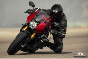 2022 Triumph Speed Triple RR—高規格子彈型復古車