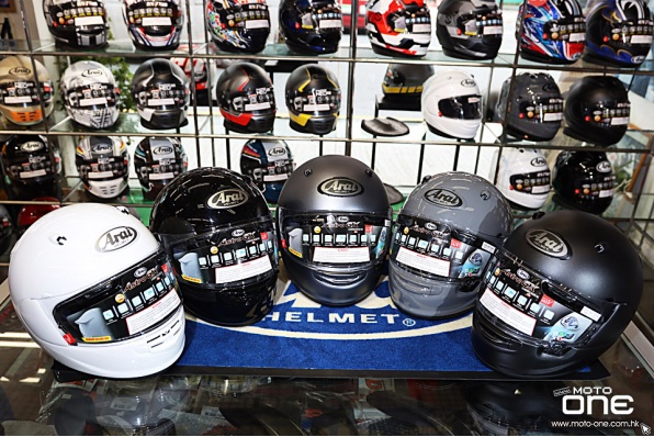 ARAI ASTRO-GX 全新巡航型號頭盔 - 水灰泥、啞鉑金灰、啞黑、亮黑及亮白等五款淨色選擇