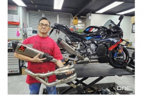 車迷劉生最新玩具開箱 2024 BMW M1000RR - 第一時間更換 Akrapovic 專用頂級Evolution 全鈦合金全梳