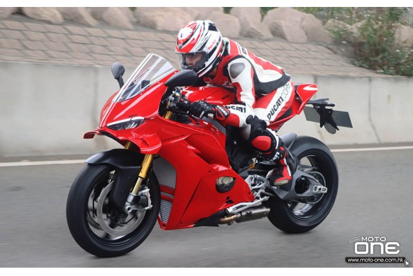 (車主報告)2025 Ducati Panigale V4S-216匹高智能超級跑車