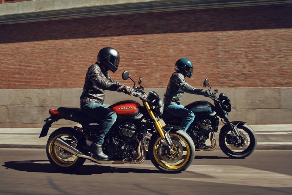 復古對決：2026 KAWASAKI Z900RS 電子升級迎戰 CB1000F