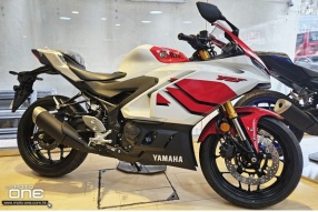 2026 YAMAHA YZF-R3 70週年紀念版｜白紅Speed Block拉花重現賽道血統