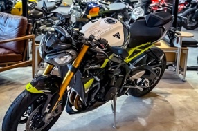 2026 Triumph Street Triple 765 Moto2 Edition 全球限量1000部的Moto2賽道血統街車