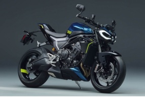2027 TRIUMPH Street Triple 798 RS｜擁有Moto2戰馬血統的NK街車 